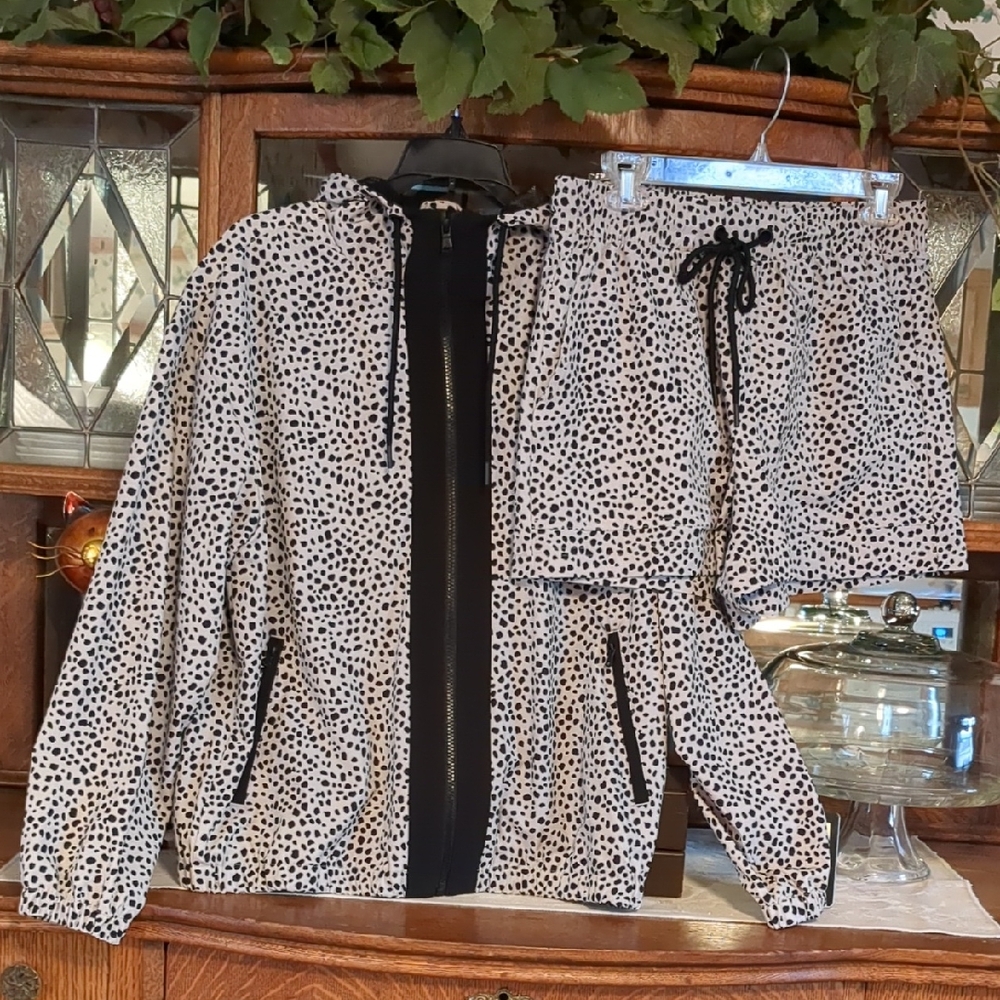 NWT Lou & Grey Hooded Windbreaker Jacket And Short Set Size XS/S